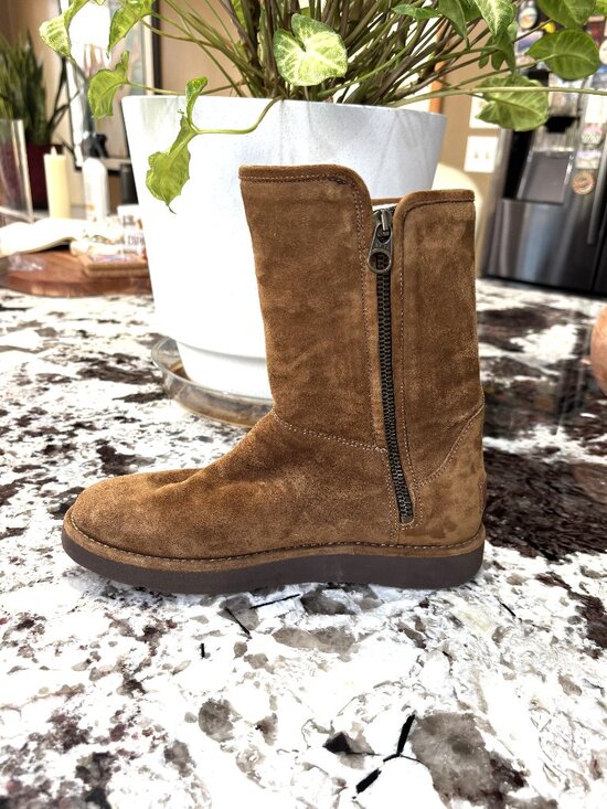 UGG Abree Short II Classic Luxe Boot, Size 6 - Picture 5 of 11